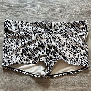Women’s medium swim shorts NWT